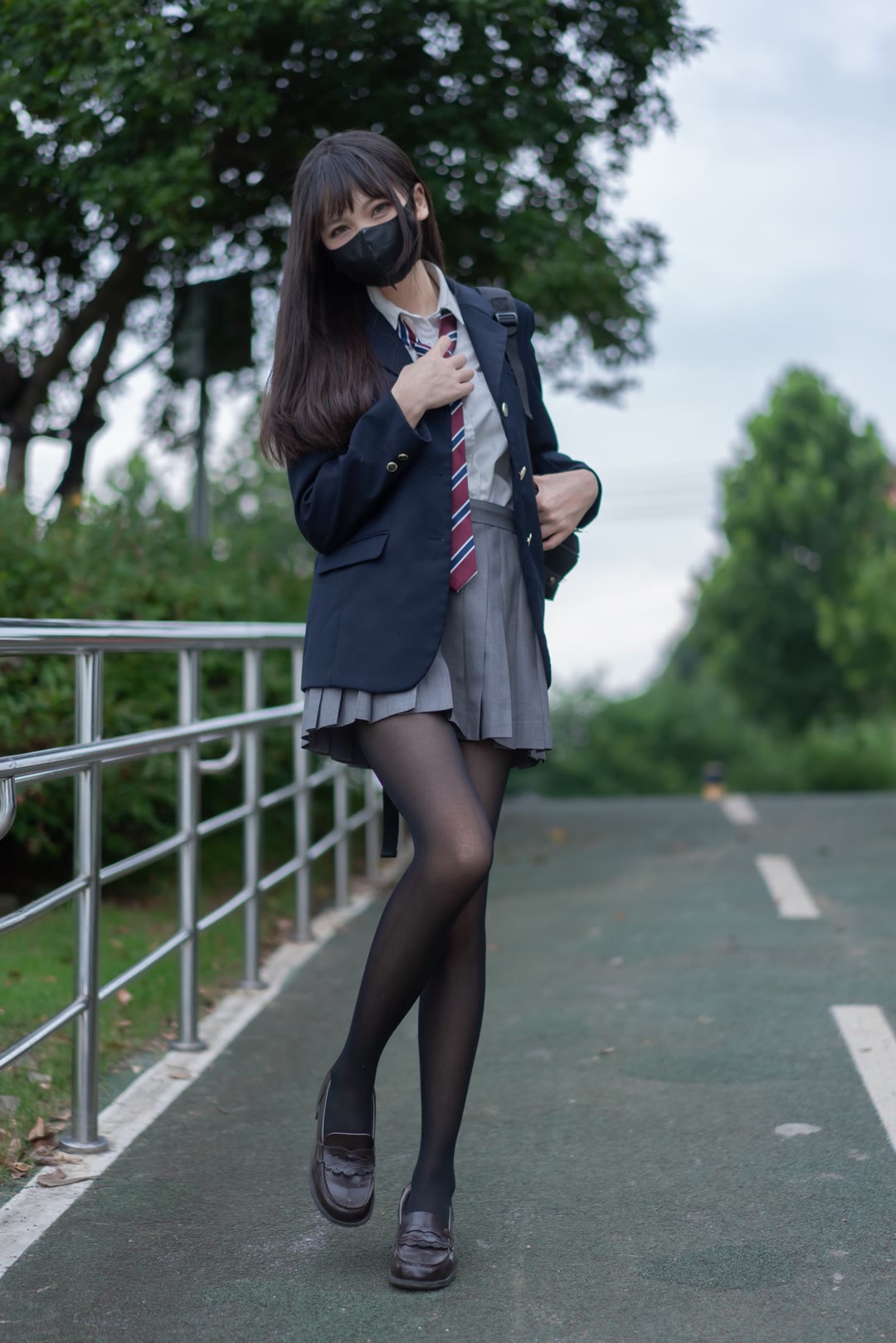 记一次用python爬取美女图片的心得